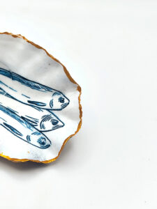 Huitre peinte banc de sardine